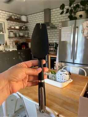 Kitchen Aid black, rubber spatula